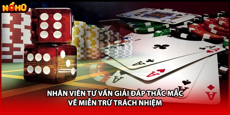 Nhân viên tư vấn giải đáp thắc mắc về miễn trừ trách nhiệm